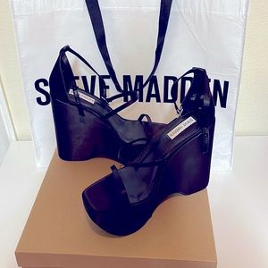 Women Steven madden black shoes in box and bag